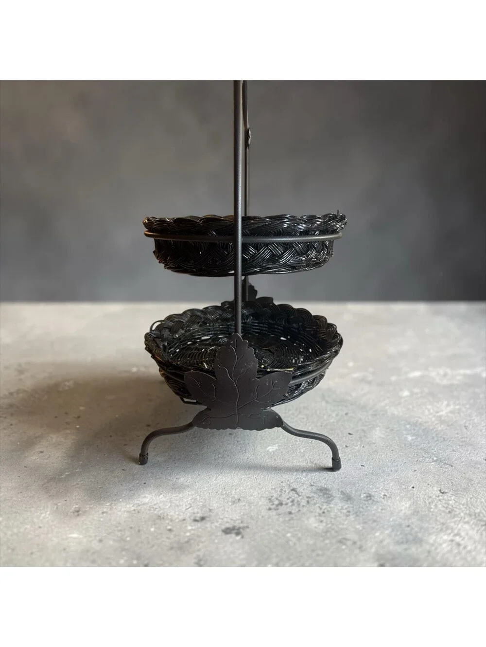 Pie/Fruit 2 Tiers Stand w/Wicker Baskets and Black Metal Stand 16